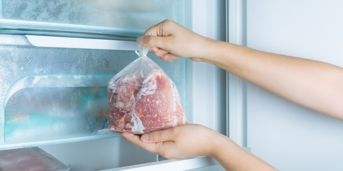 Domaćice su poludele za ovim trikom! Najbrži način da odmrznete meso