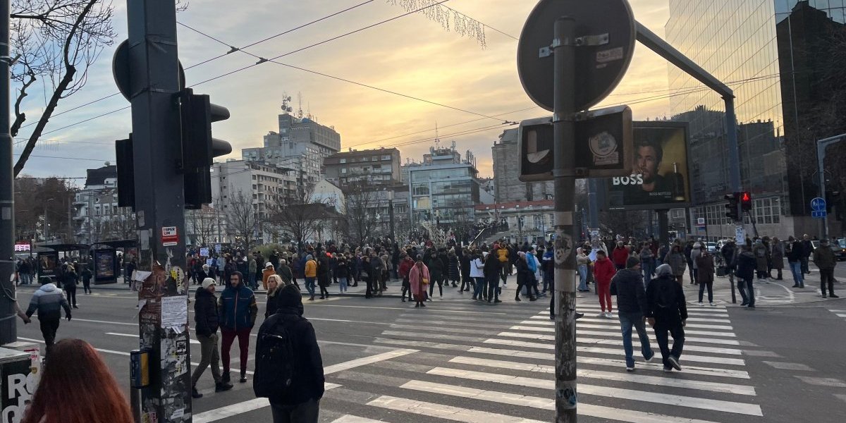 Srbija na udaru Šiptara iz Skoplja! Makedoncima ne smeta što su im palili zastavu, ujedinjeni hoće da sruše vlast u našoj zemlji (FOTO)