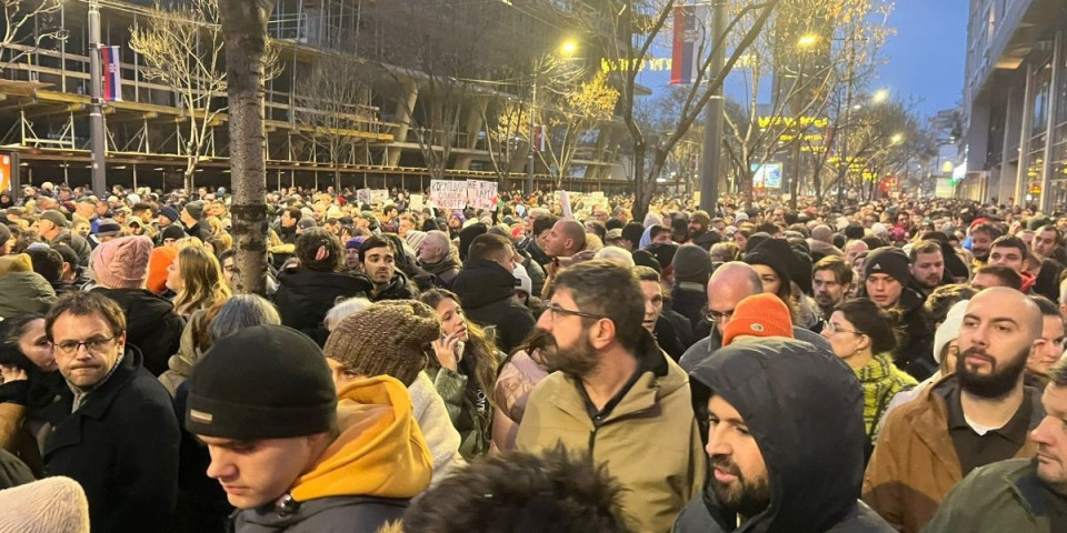 Padaju maske! Evo ko podržava proteste u Srbiji: Britanci prenose uživo, u komentarima slave tzv. "Kosovo" i Ukrajinu (FOTO/VIDEO)