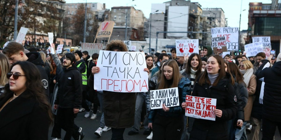 Narode spremi se, džabalebaroši spremaju akciju za doček Nove godine! Petnaest minuta ćutnje, a onda lešenje od alkohola (FOTO)