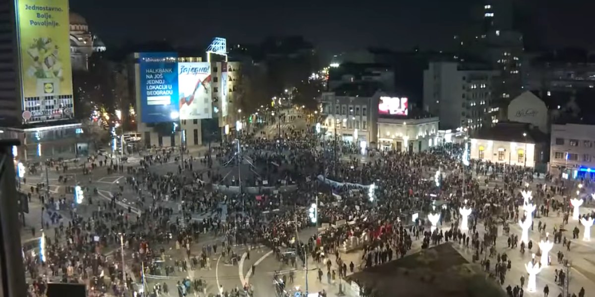 Hrvati ispadoše pošteniji od srpske opozicije! Index preneo da je bilo 30.000 ljudi na protestu na Slaviji (FOTO)