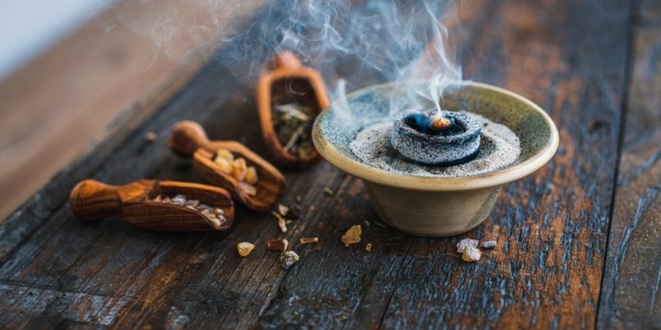 Evo zašto je važno da svako okadi kuću tamjanom: Jedna stvar je ključna za blagostanje