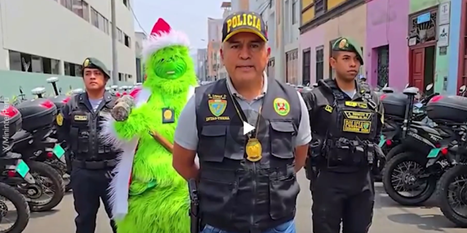 (VIDEO) Maskiran upao u narko jazbinu! Policajac zaplenio drogu i priveo dilere na neverovatan način!