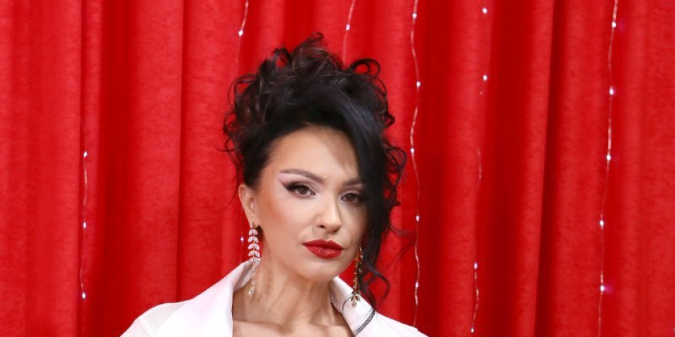 Pevačica neutešna - Potresnim rečima se oprostila od tragično stradalog policajca