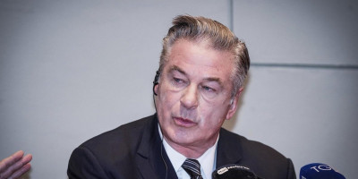 Vlasnik rekviziterske kompanije PDQ Arm &amp; Prop, Set Keni, podneo je tužbu protiv glumca Aleka Boldvina i producenata filma Rust, prenosi New York Post.