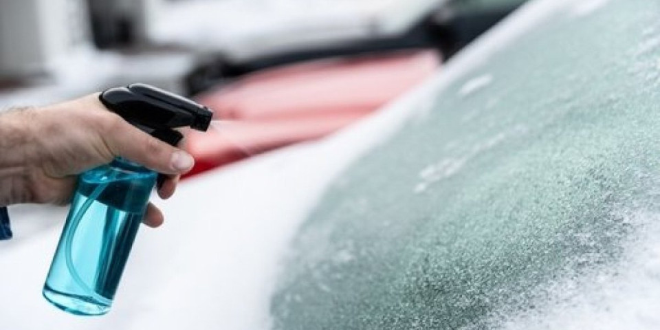 Savet sa "TikToka" koji uništava automobil: Ovo nikako ne stavljajte na stakla