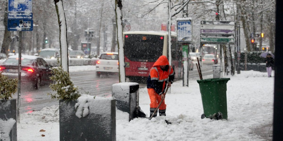 Haos u Beogradu: Očekuje se i do 20 centimetara snega - Mećava već uzela maha (FOTO/VIDEO)