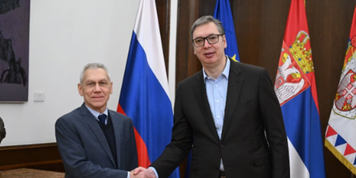 Vučić sa ruskim ambasadorom Harčenkom: Da predstojeća godina donese prekid svih sukoba i dugo očekivani mir za sve (FOTO)