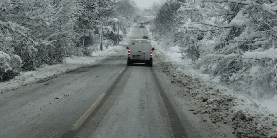 Šumadija pod snegom, kao najlepša mlada u belom! Svi putni pravci prohodni, ali postoje drugi problemi!