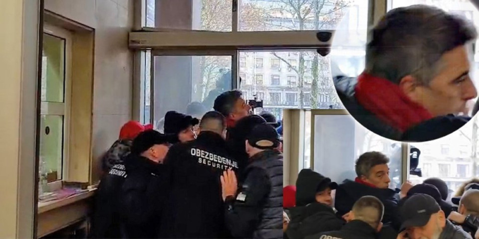 Osvedočeni nasilnik razvalio ulaz u Skupštinu grada Beograda: Miketić napao policiju i prosuo deset litara crvene farbe! (VIDEO)