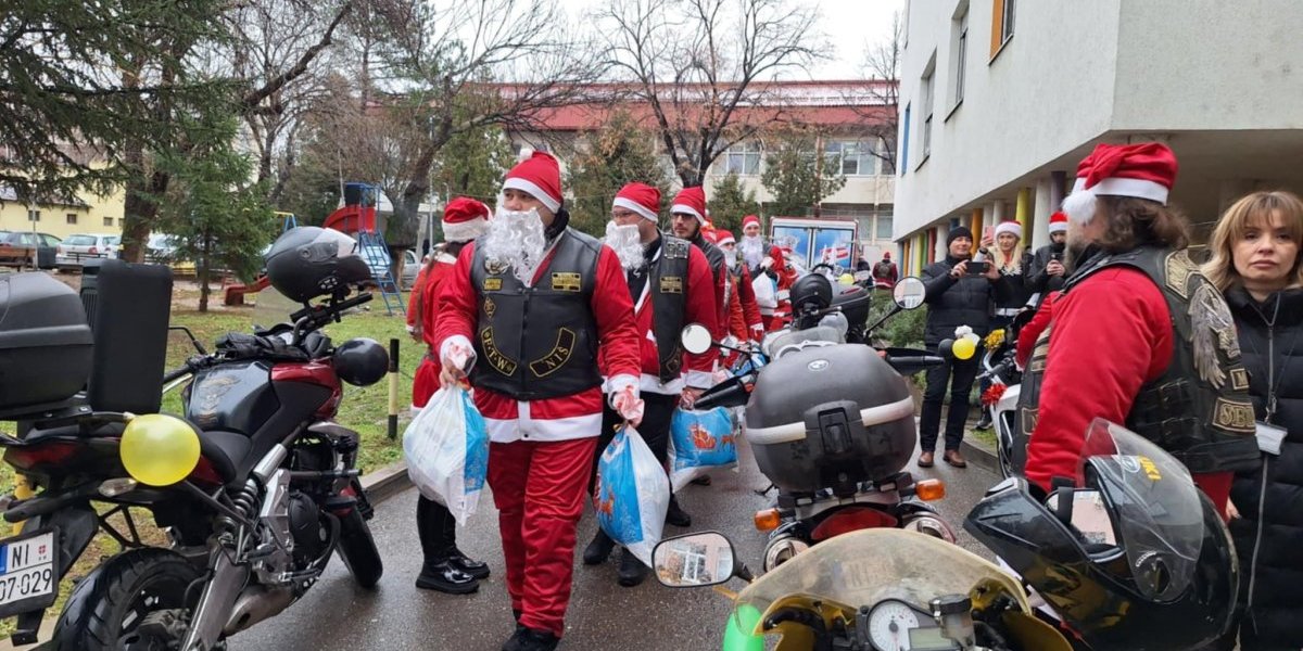 Deda Mrazevi vozili motore, uskakali kroz prozore! Bolesnoj deci priredili novogodišnju bajku!