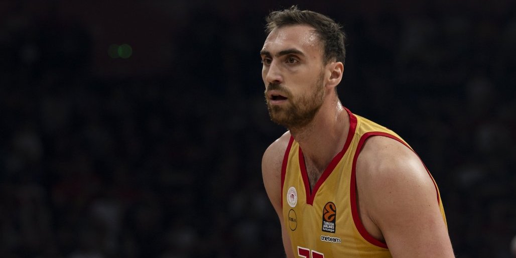 Šansa za Zvezdu i Partizan? Olimpijakos stavio Milutinova na čekanje