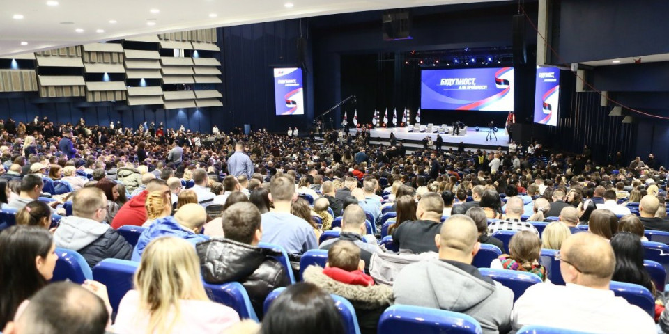 Tribina "Budućnost, a ne prošlost" u Sava centru: Očekuje se dolazak predsednika i premijera Srbije (FOTO)