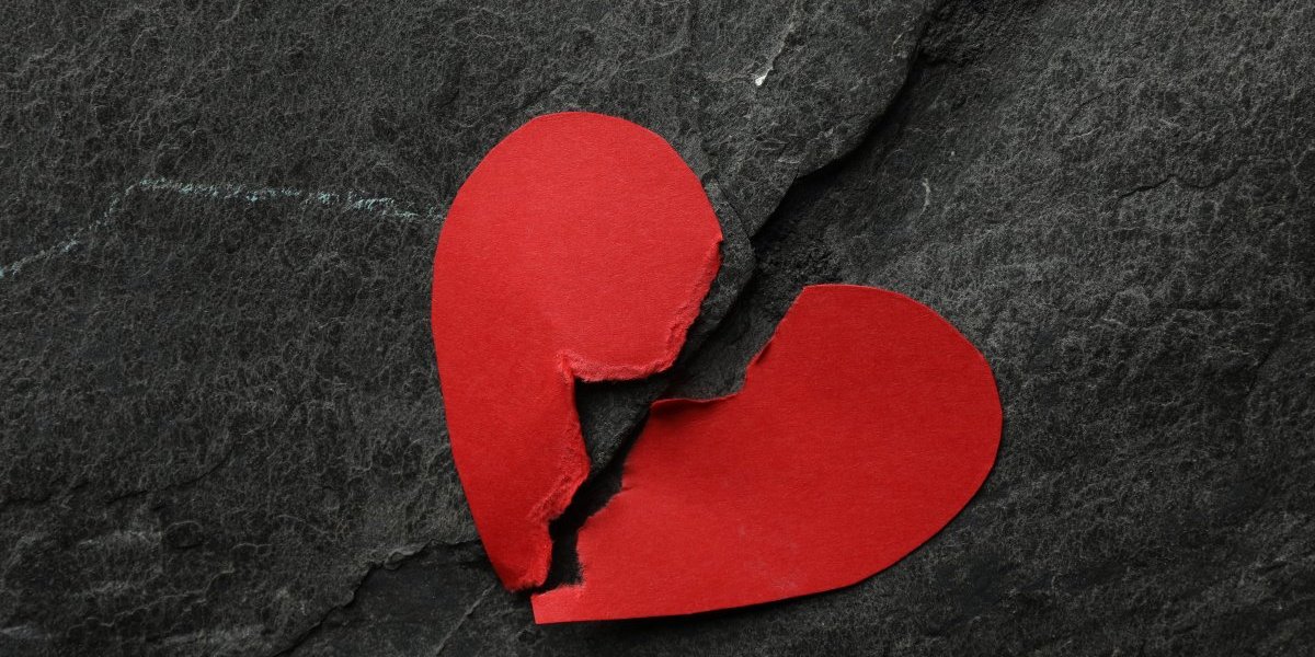 (ANKETA) Da li čuvate slike sa bivšima? Srbin poludeo kada je ugledao uspomenu svoje devojke sa prvim dečkom!