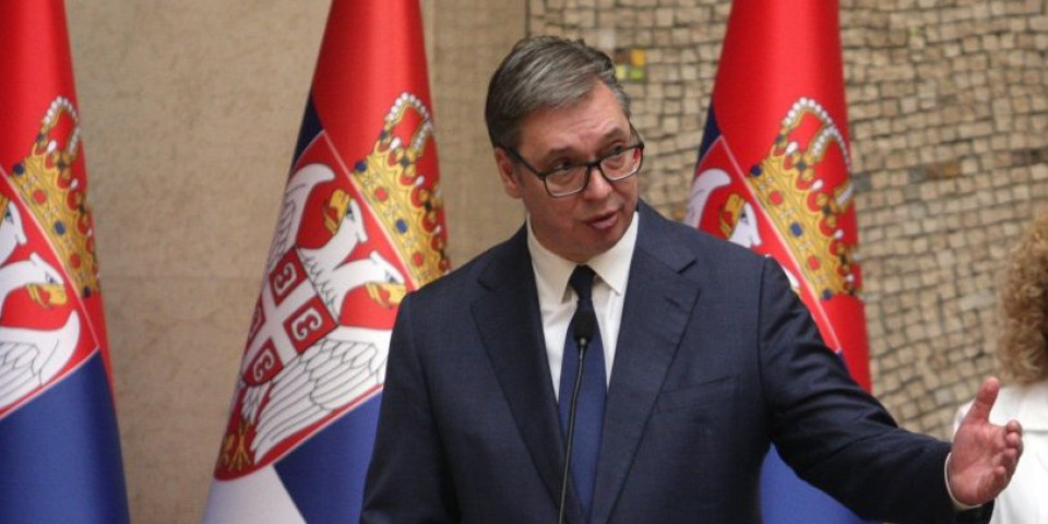 Čestitam vam na izvrsnosti i odgovornosti! Vučić na dodeli ugovora mladim lekarima i tehničarima (VIDEO)