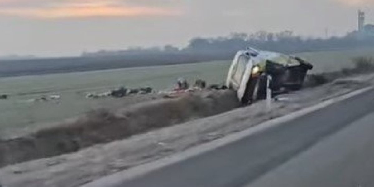 Kombi sleteo u kanal: Nesreća na putu Žabalj-Čurug (FOTO/VIDEO)