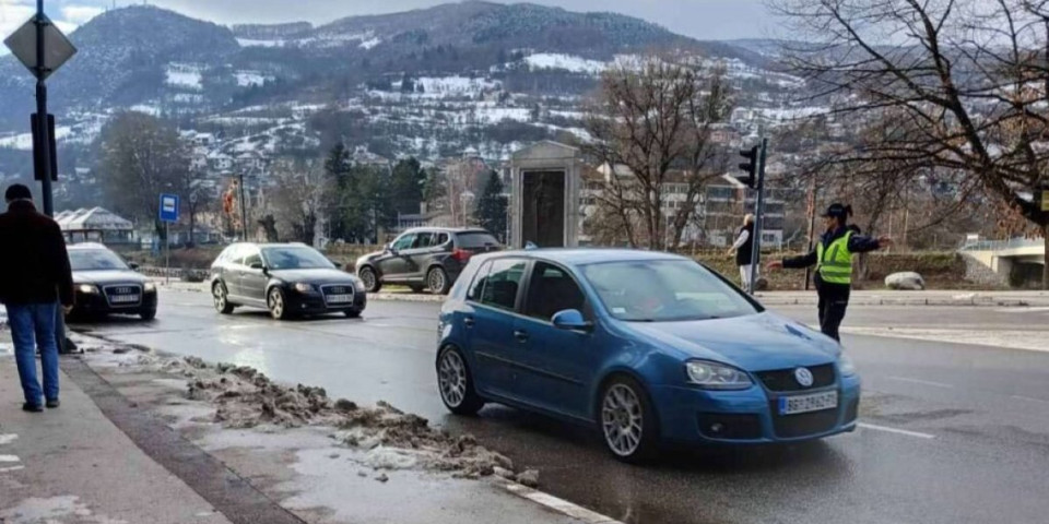 Bez njih na ulici, praznični dani bili bi nezamislivi! Navala gastarbajtera dovela Prijepolje na ivicu saobraćajnog haosa!