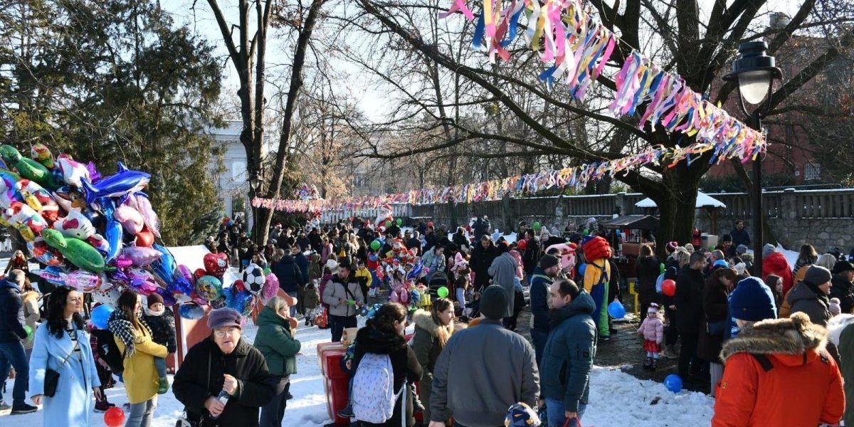 Novogodišnja čarolija i paketići za decu Savskog venca na manifestaciji „Park otvorenog srca“