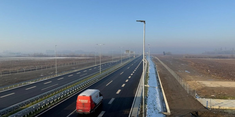 Brzom saobraćajnicom Šabac-Loznica prošla prva vozila: Od danas iz Beograda do Loznice za sat vremena (FOTO)