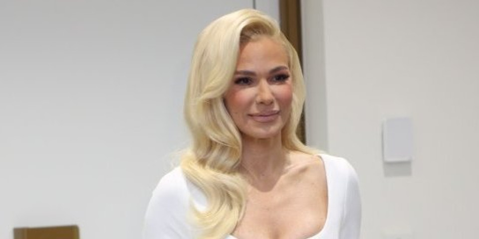 Slavlje u porodici Nataše Bekvalac, pevačica nikad emotivnija: "Mojoj kraljici" (FOTO)