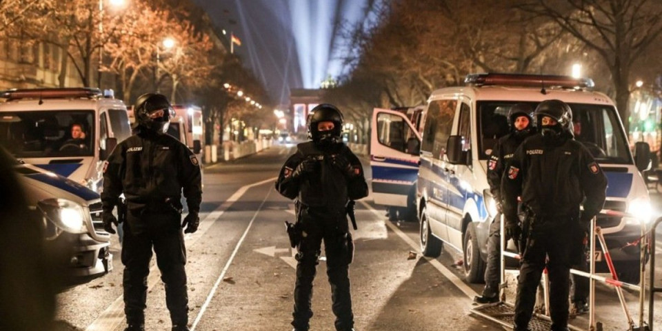 (UZNEMIRUJUĆE) Nemačka policija brutalno tukla po demonstrantima! Veliki propalestinski protesti u Berlinu!