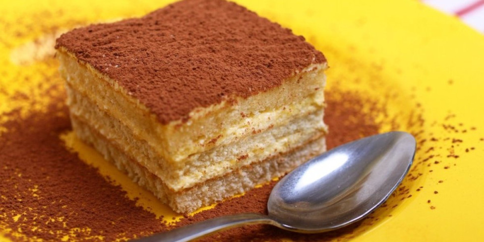 Brza keks torta sa pavlakom: Kremast kolač bez pečenja - gotov očas posla