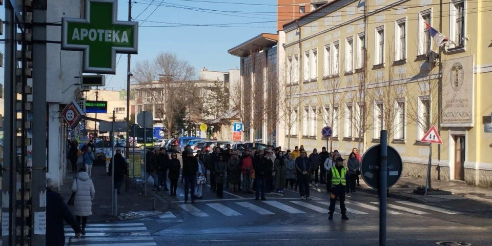 Ovako Arhiv javnih skupova broji ljude na protestima: Dovoljni im samo "Paint" i program za "digitalnu patologiju"? (FOTO)