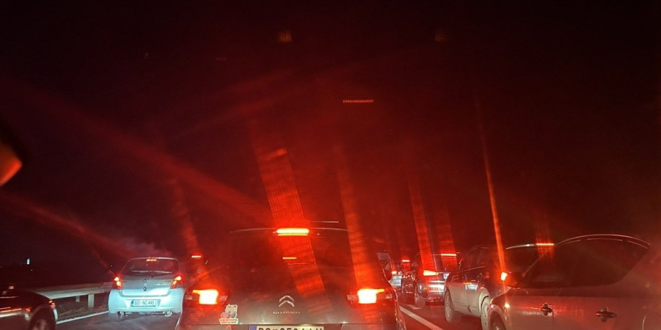 Srbin već počeo da odbrojava: Čeka u koloni već 6 sati - "Očajni smo svi ovde"