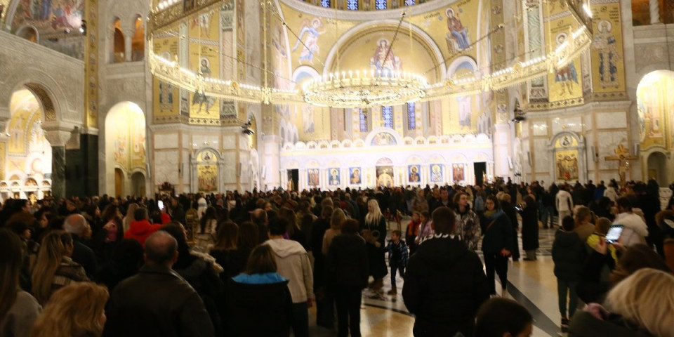 Ponoćna Božićna liturgija u Hramu Svetog Save u Beogradu