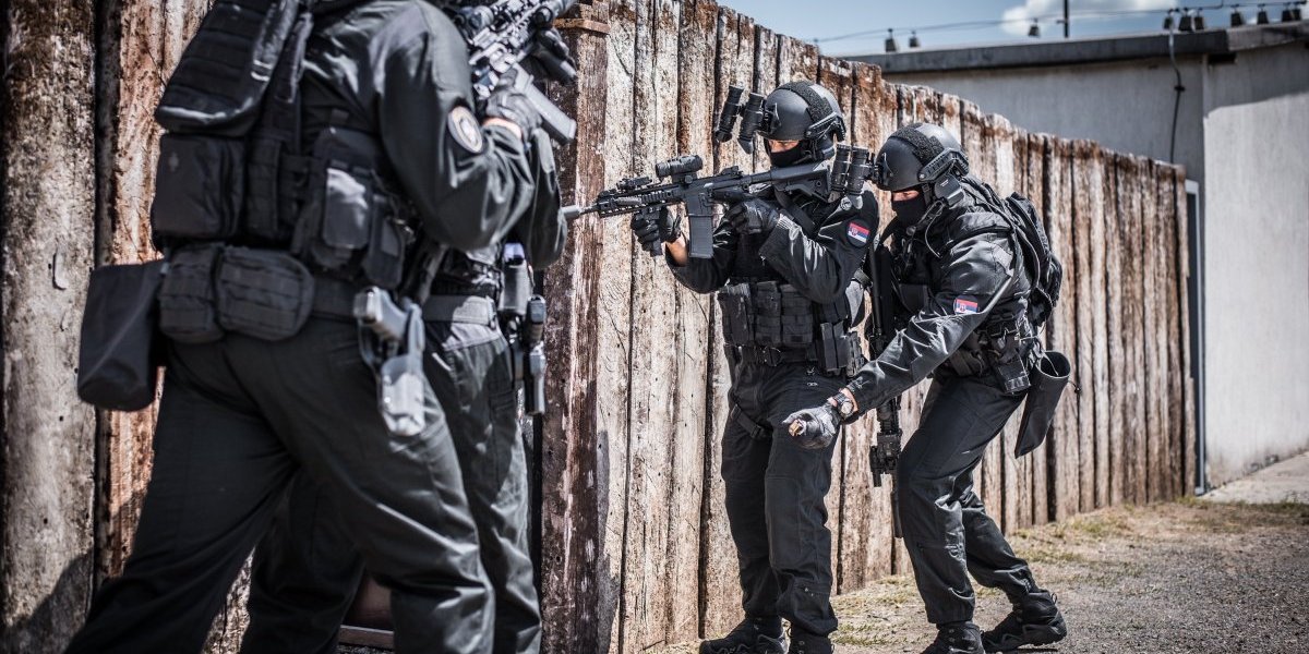 Deset osumnjičenih rešetaju pitanjima: U toku saslušanja palih Vračaraca