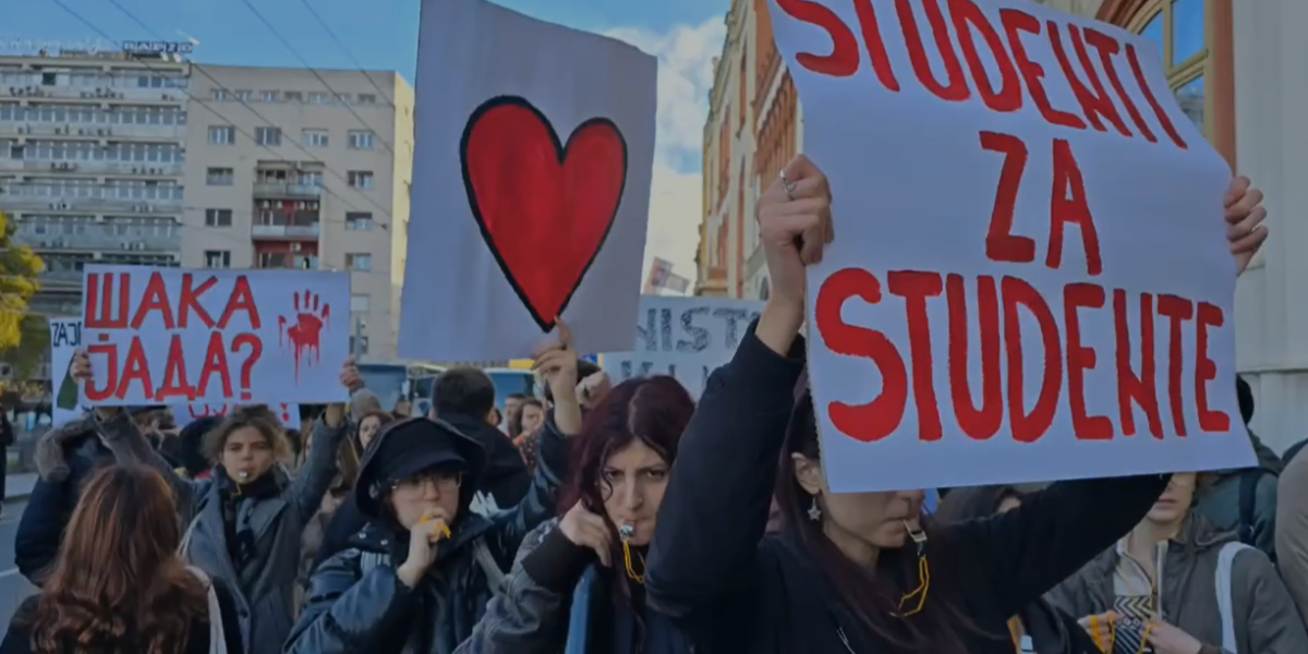 Matke maže margarin dok se kolege provode! Totalni raspad studentskih protesta: Fakultete blokira jedan čovek (FOTO)