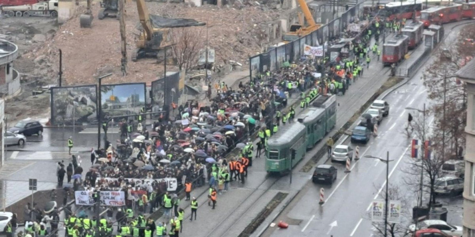 Počeo protest takozvanih studenata u Beogradu - Okupila se šaka jada! (FOTO)