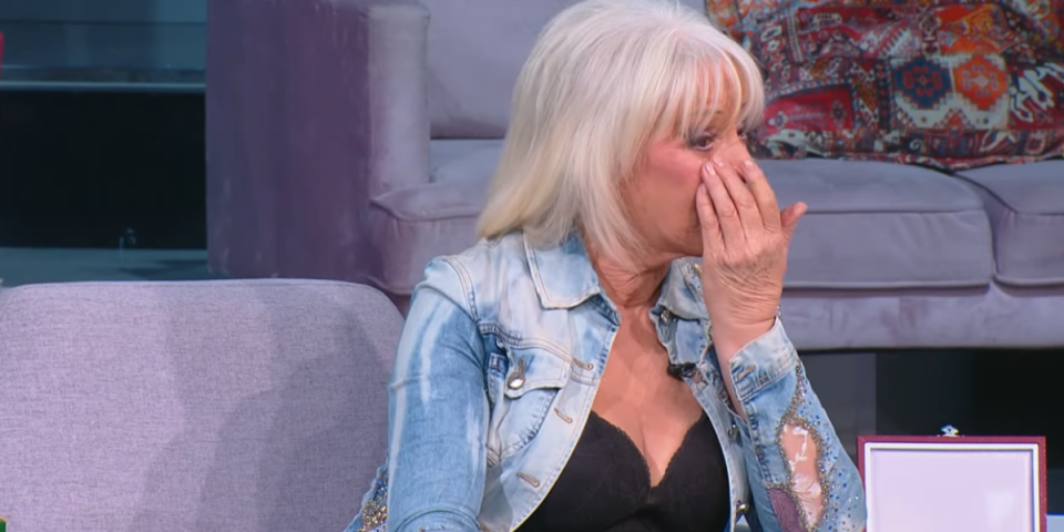 Pevačica sela muškarcu u krilo na tezgi, pa dobila šamar od njegove žene: Ispričala detalje