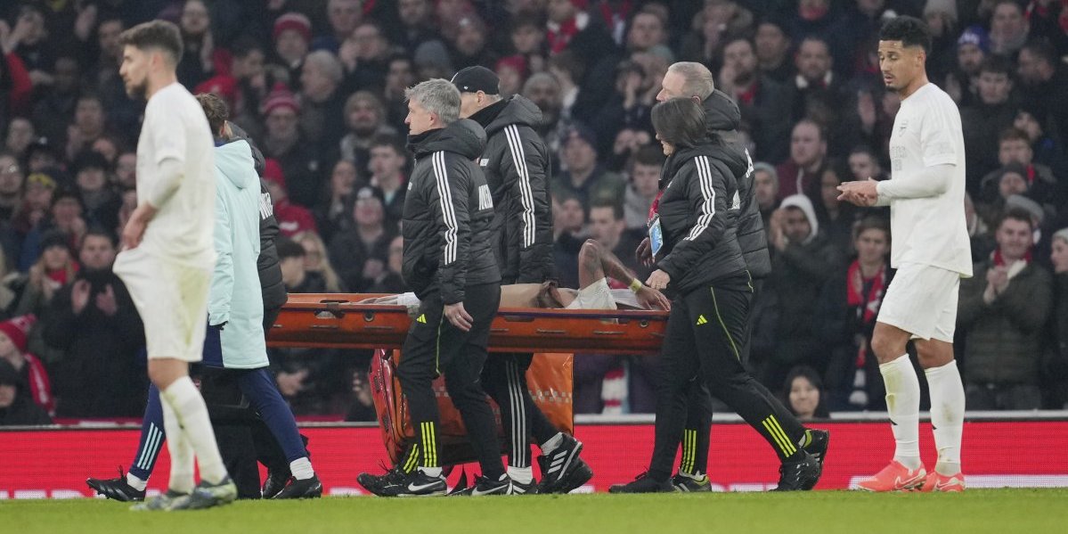 Napadač Arsenala u suzama iznet na nosilima! "Tobdžije" na kraju pale posle penala (VIDEO)