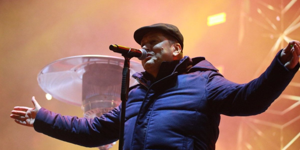 Šok na nastupu Aca Pejovića - Pevač otkrio pol bebe, cela sala vrištala (VIDEO)