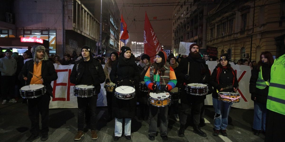 Dođite da im je**mo milu mrtvu majku! Učenik 4. razreda ekonomske škole u Bečeju uputio jezive pretnje učenicima i nastavnicima! (Video)