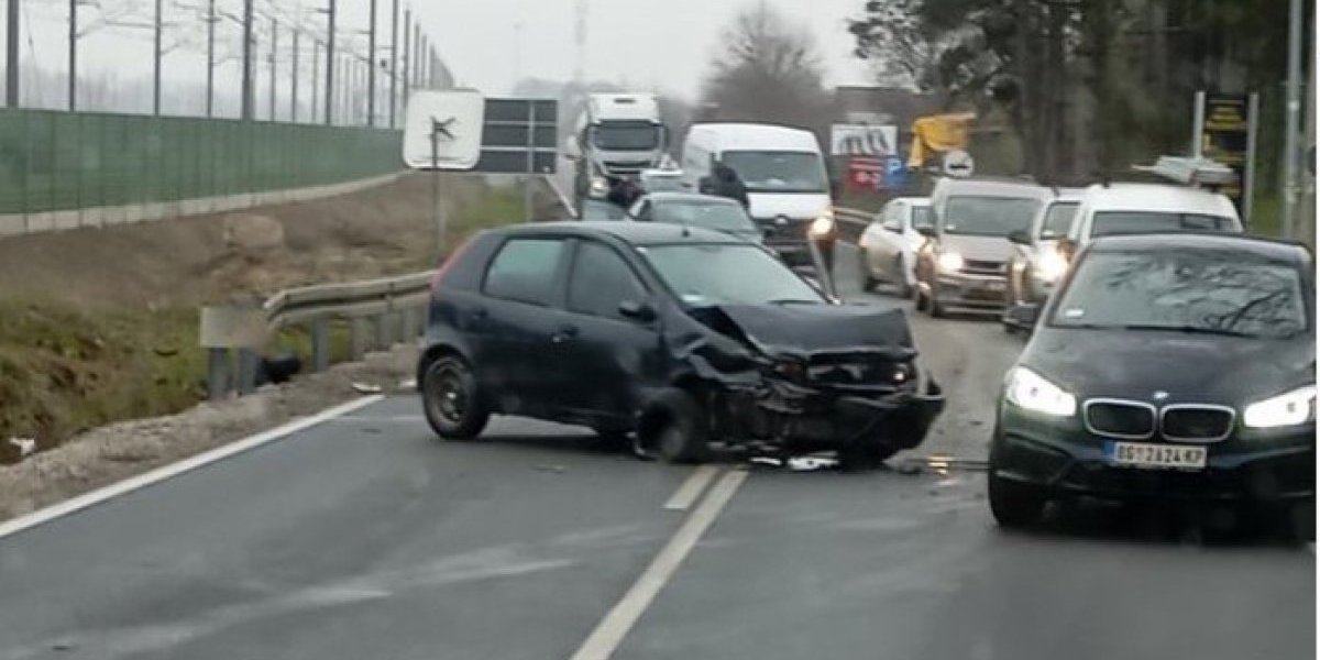 Nesreća u Sremskim Karlovcima: Sudar dva automobila