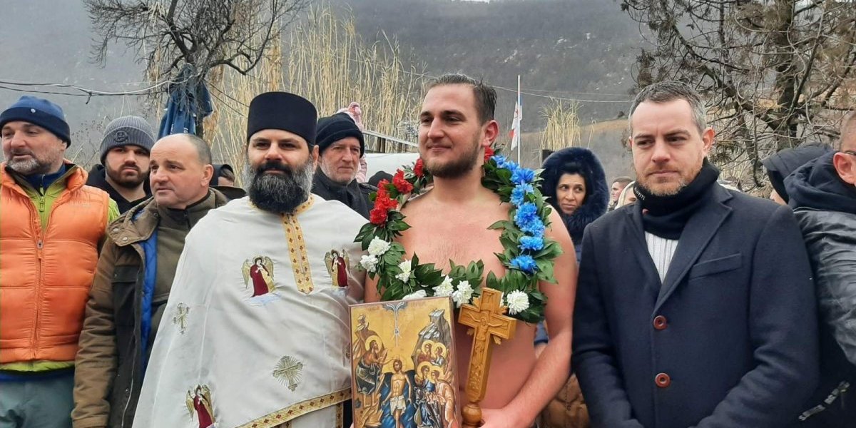 Vesna plivala za krst u Toplici, ali je MIhailo deveti put bio najbrži (VIDEO)