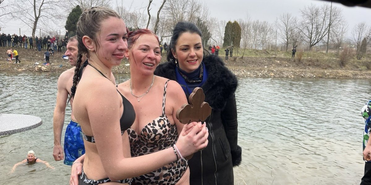 Među plivačima i nekolikožena 