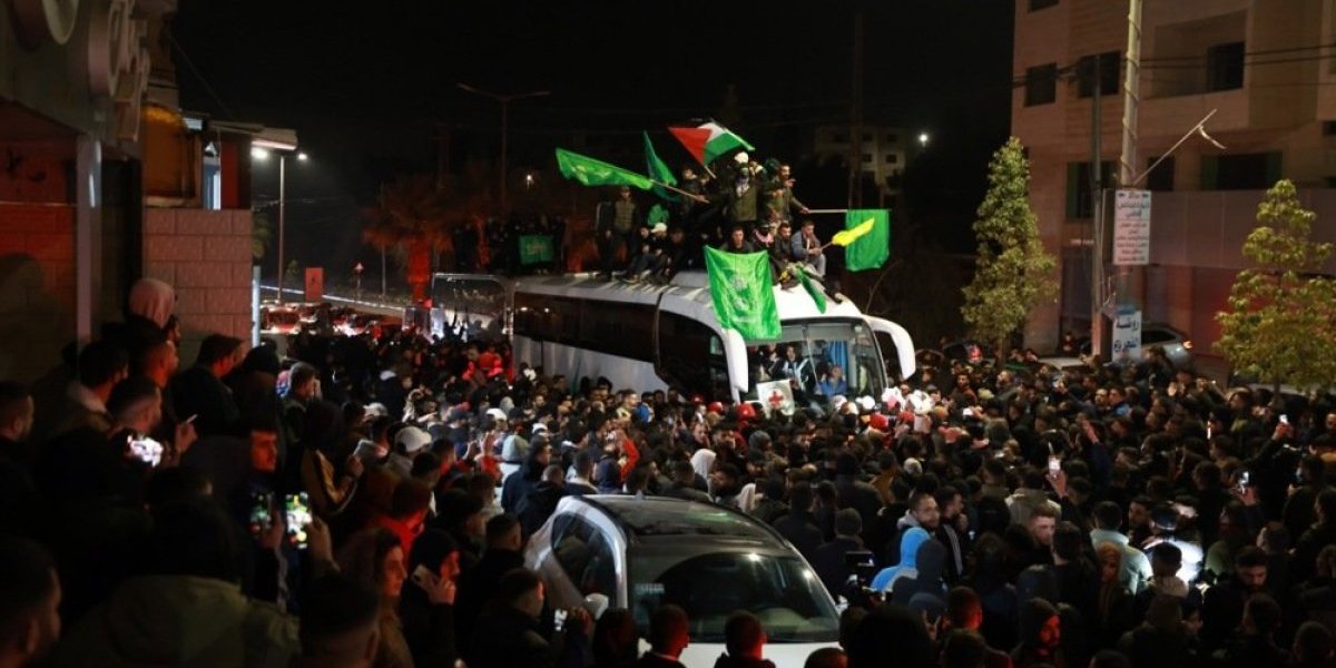 Izrael oslobodio 90 Palestinaca! Fotografije kidaju dušu, oslobođena i poznata političarka, evo šta sledi! (FOTO)