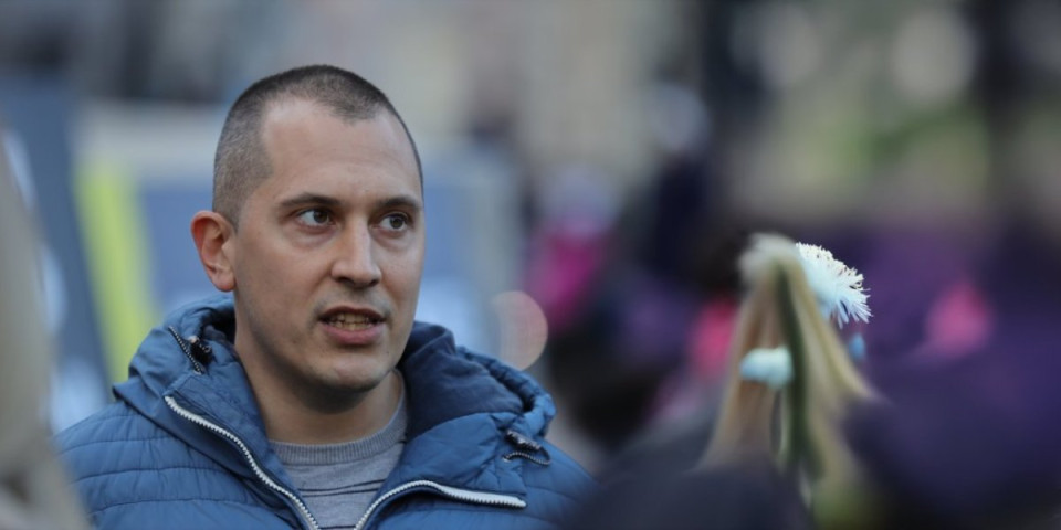 Simišić širio paniku o "zvučnom topu" pa u policiji propevao kao slavuj: Sve sam slagao, nisam ni bio u Srbiji! (FOTO)