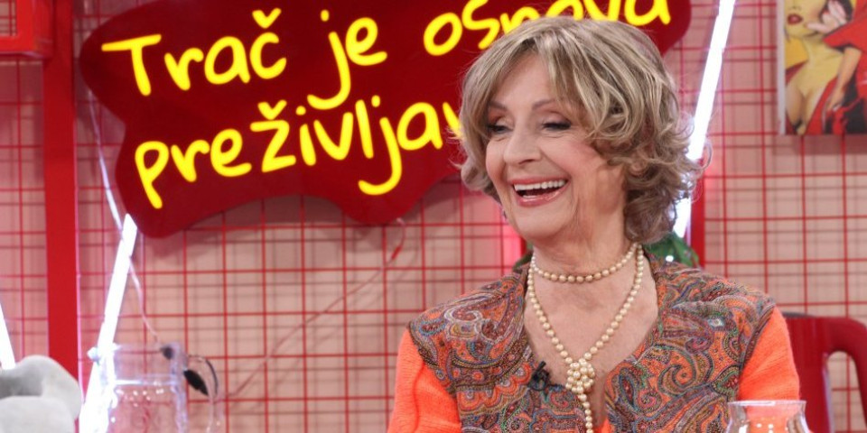 Lepa Lukić o dečku: "Ne trčimo mi u krevet!"