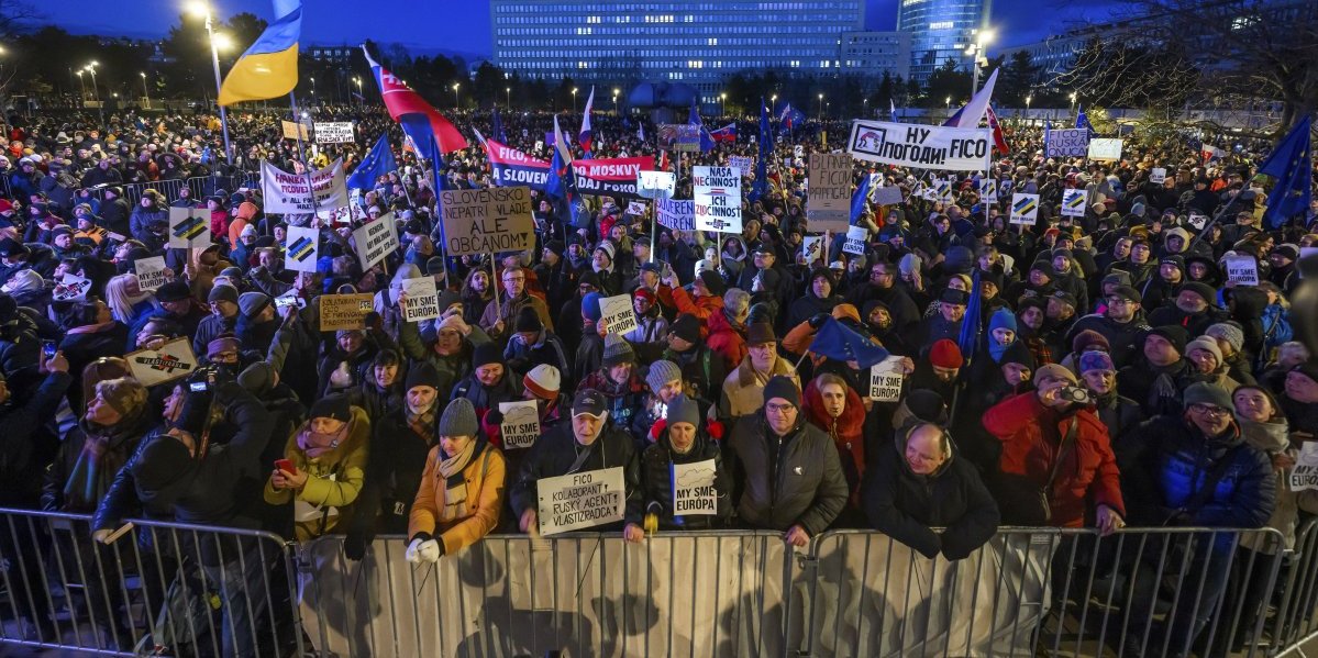 "Ubačena je grupa stranaca..." Drama u srcu Evrope, predsednik najavio mere, očekuju se veliki protesti!