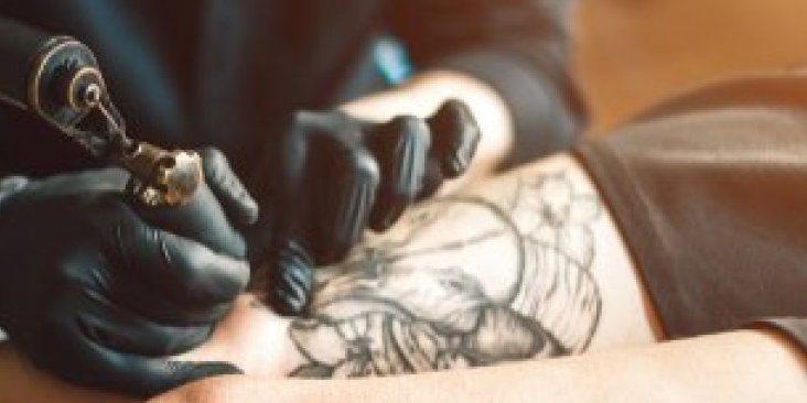 Beki Holt ponestaje mesta za tetovaže - Najtetoviranija Britanka otkrila najbolniju tajnu (FOTO)