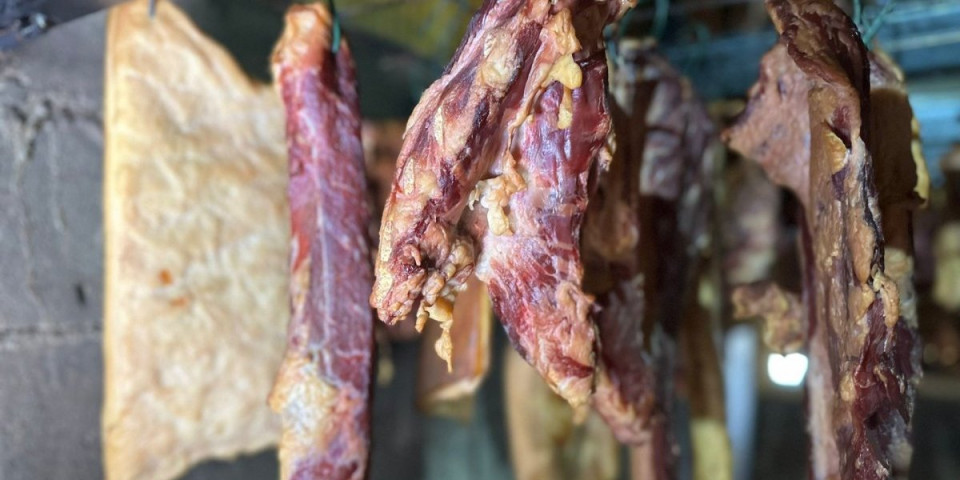 Trovali Pančevce: Pritvor do 30 dana osumnjičenima da su prodavali teško zaraženo meso