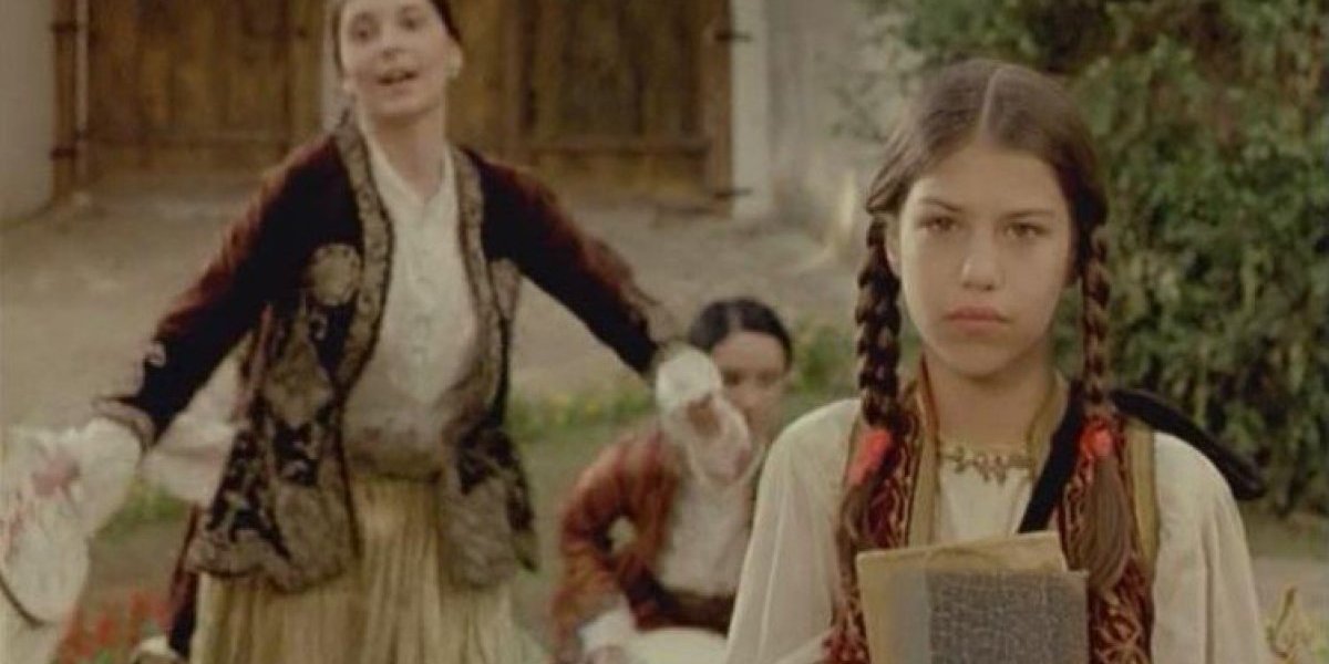 (FOTO) Sećate se devojčice iz filma "Zona Zamfirova"? Danas je poznata glumica, a evo kako izgleda