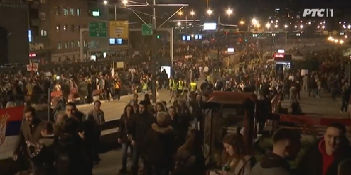 Napadnuta ekipa RTS na Autokomandi! Opkolili novinare i vređali ih (VIDEO)