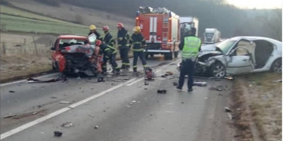 Brat i sestra tinejdžeri zajedno otišli u smrt! Jezive scene stradale dece u saobraćaju!