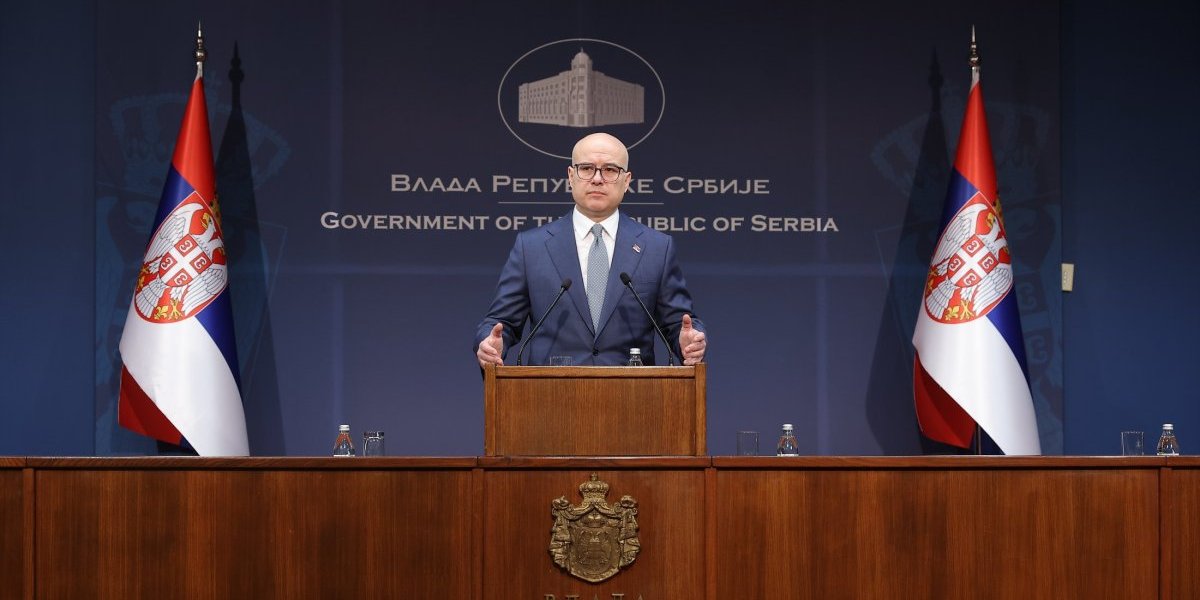 Ovo je dokaz da ostavka nije pitanje ličnog interesa, već službe narodu i otadžbini! Svi uz Vučevića!