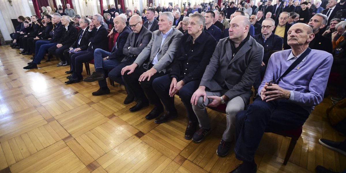 Poslednje zbogom Draženu Dalipagiću! Na komemoraciji Sale, Žoc, Kari, Piksi, Vujošević, Čović, Bodiroga... (FOTO GALERIJA)